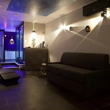 ラブホテル Work In Spa - Suite Onyx ヴォワロン